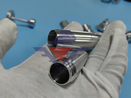Прецизионные соединители, изготовленные компанией Falcon Swiss Screw Machining Service