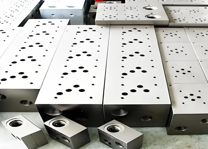 Полное руководство по CNC-обработанным коллекторным блокам: отрасли, материалы и точное управление